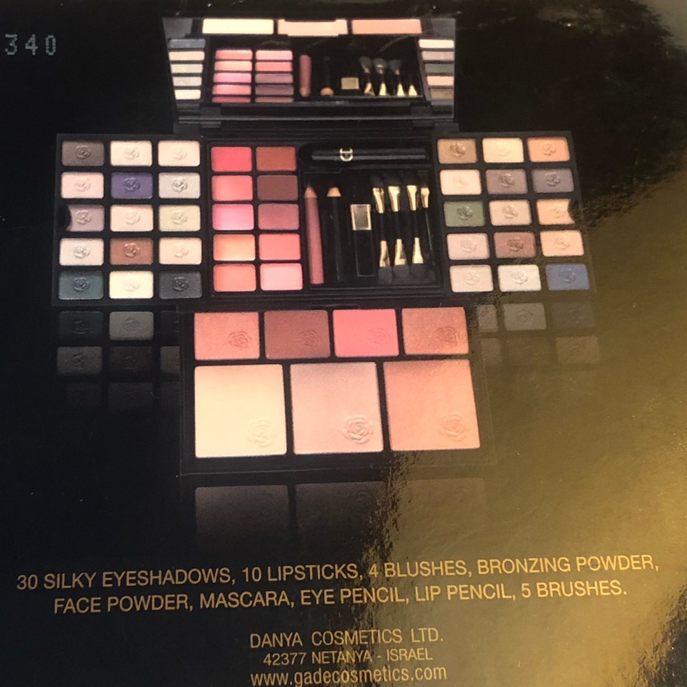 Jade essentials makeup set